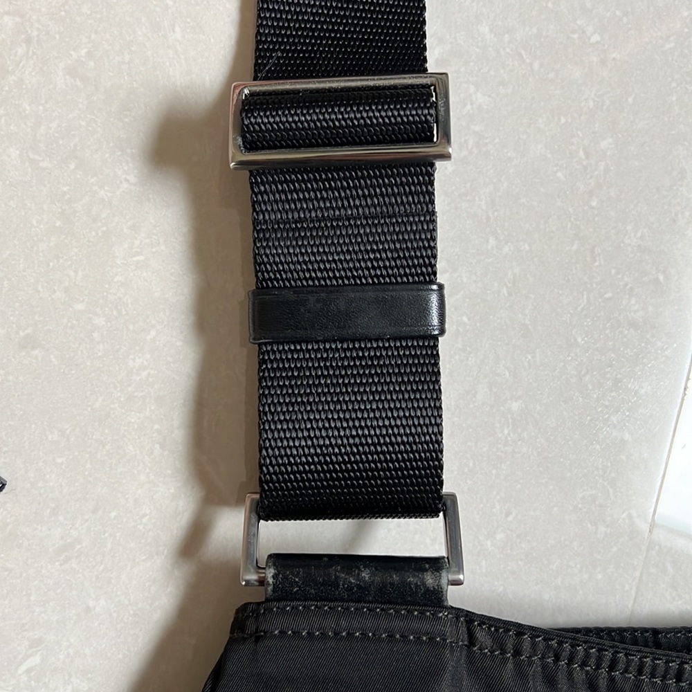 Impecable Prada Tessuto Nylon Crossbody - Picture 8 of 16